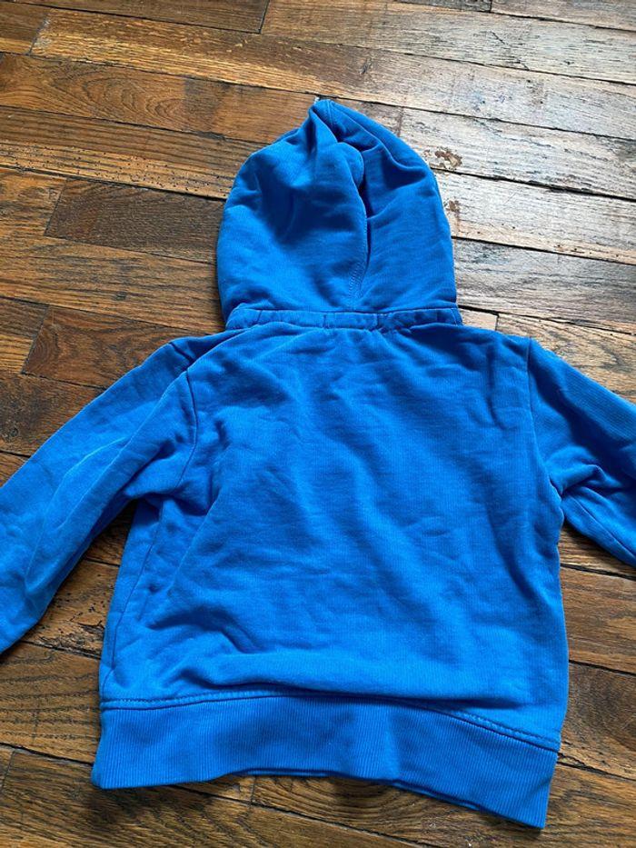 Pull à capuche bleu - photo numéro 11