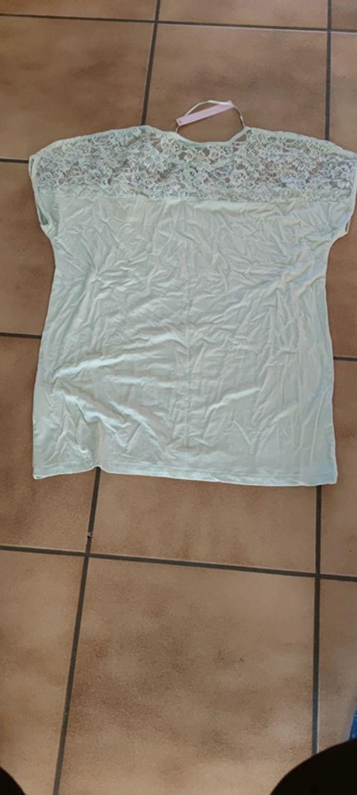 T-shirt dentelle vert d'eau neuf 42/44 - photo numéro 2