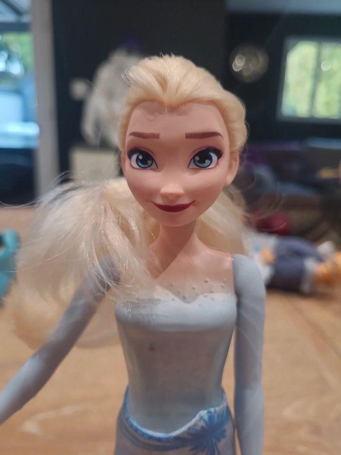 Poupée barbie Elsa Reine des Neiges aquatique - photo numéro 4