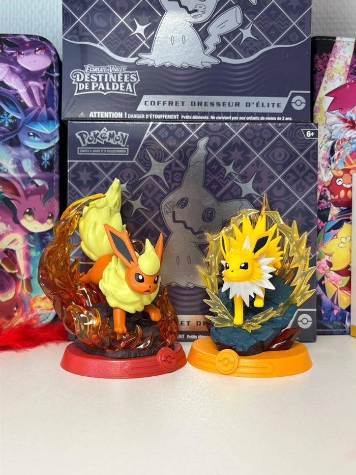 🔥 [PRO] Magnifique Duo de figurines Pyroli et Voltali Pokémon  neuve - boutique pro - Funism - photo numéro 1