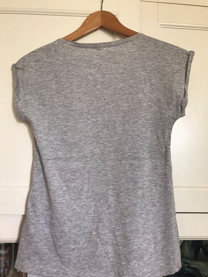 T shirt gris - photo numéro 2