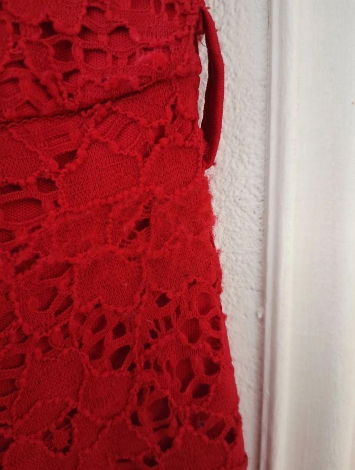 Robe rouge effet dentelle - photo numéro 7