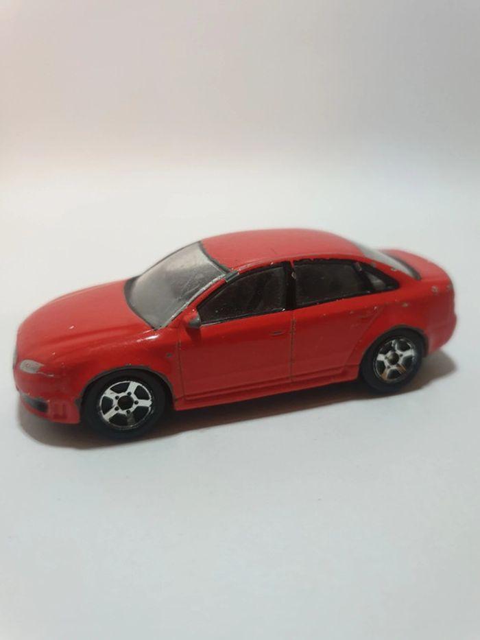 RealToy Audi RS4 Rouge à l'échelle 1/59 - photo numéro 1