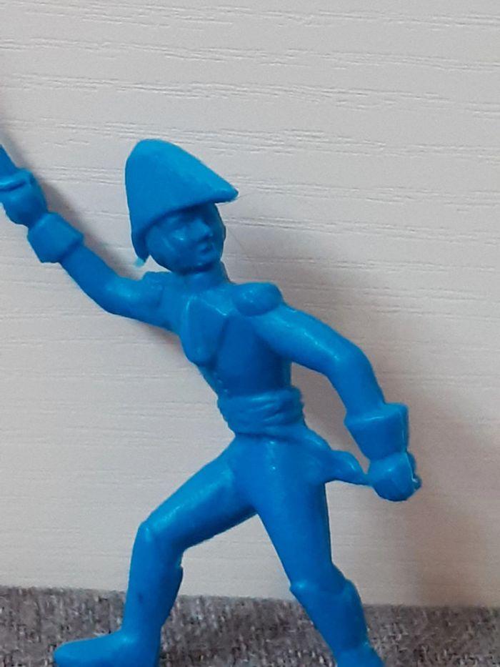 Figurine / soldat plastique bleu La roche aux fées - photo numéro 3