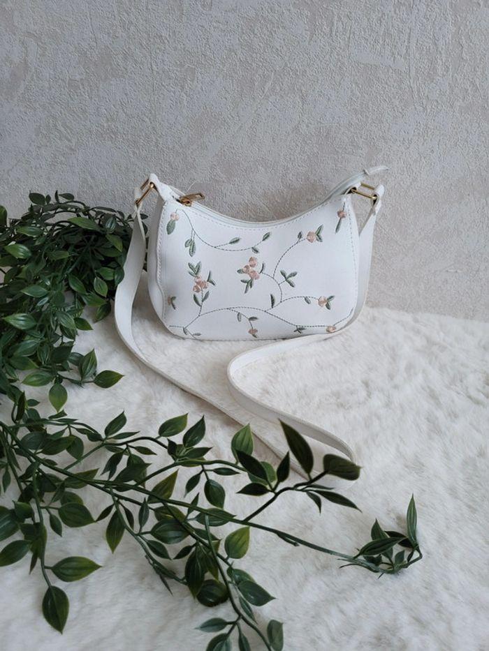 Sac bandoulière fleuri broderie blanc - photo numéro 1