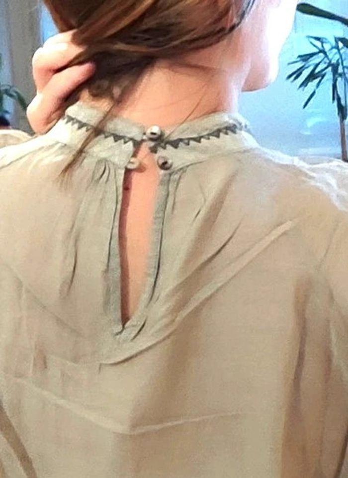 Blouse vert cèdre gris brodée Zara t.s - photo numéro 7