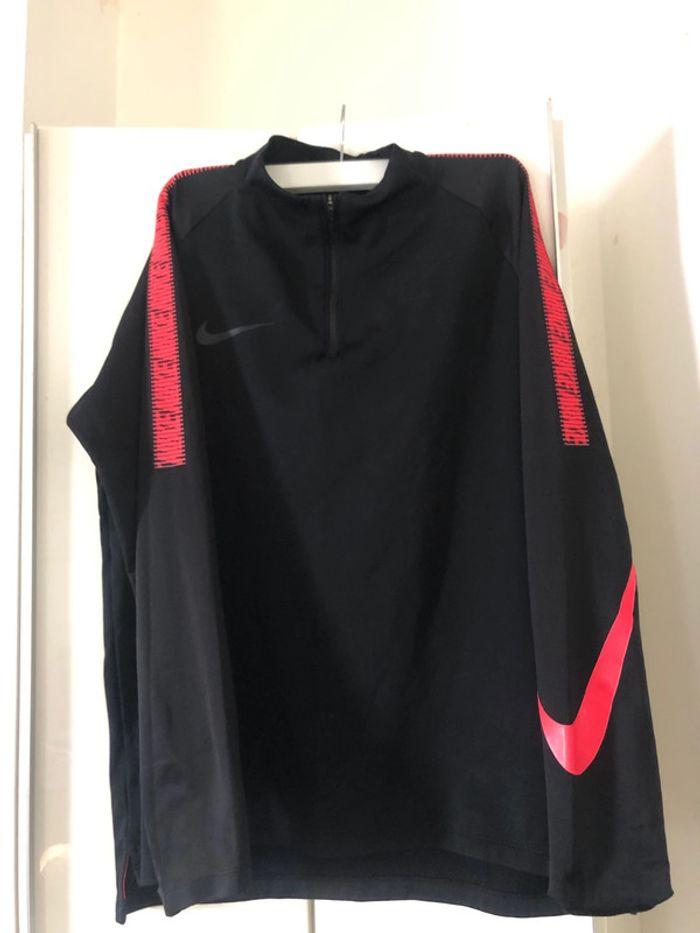 Haut de survêtement Nike . Taille M - photo numéro 1