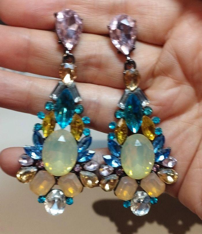 Boucles d'oreilles brillantes tombantes rose bleu jaune - photo numéro 1