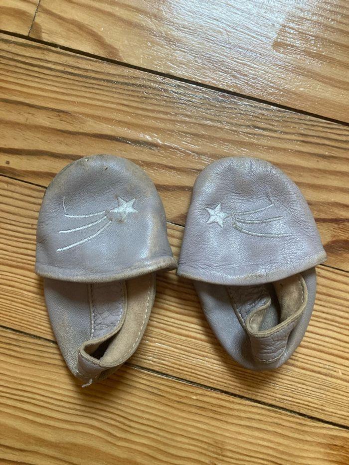 Petits chaussons bébé en cuir souple - photo numéro 1