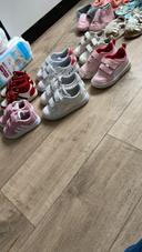 Chaussons et chaussures de la naissance à taille 26 vêtement 9,18 et 24 mois dont 4 vestes neuves