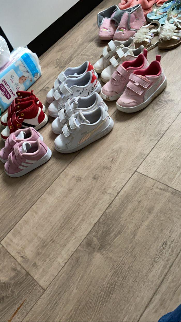 Chaussons et chaussures de la naissance à taille 26 vêtement 9,18 et 24 mois dont 4 vestes neuves - photo numéro 1