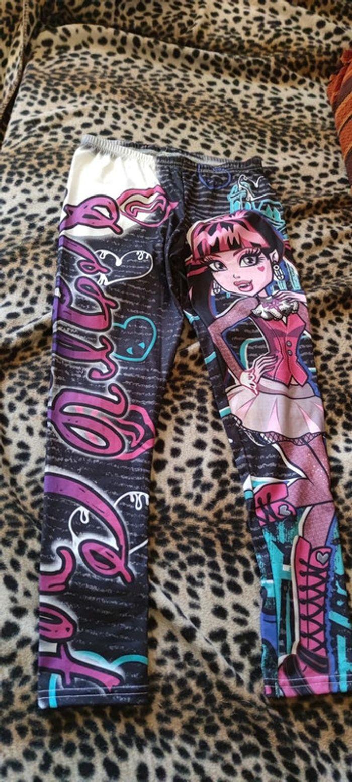 lot de deux leggings monster high + 1 gel douche 10/12 ans - photo numéro 1