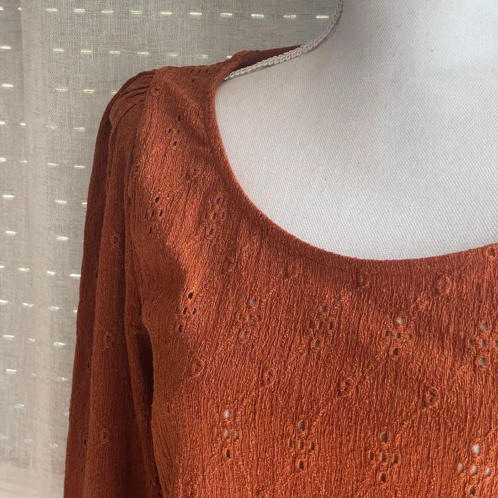 Blouse marron avec trou et épaulettes neuves - photo numéro 2