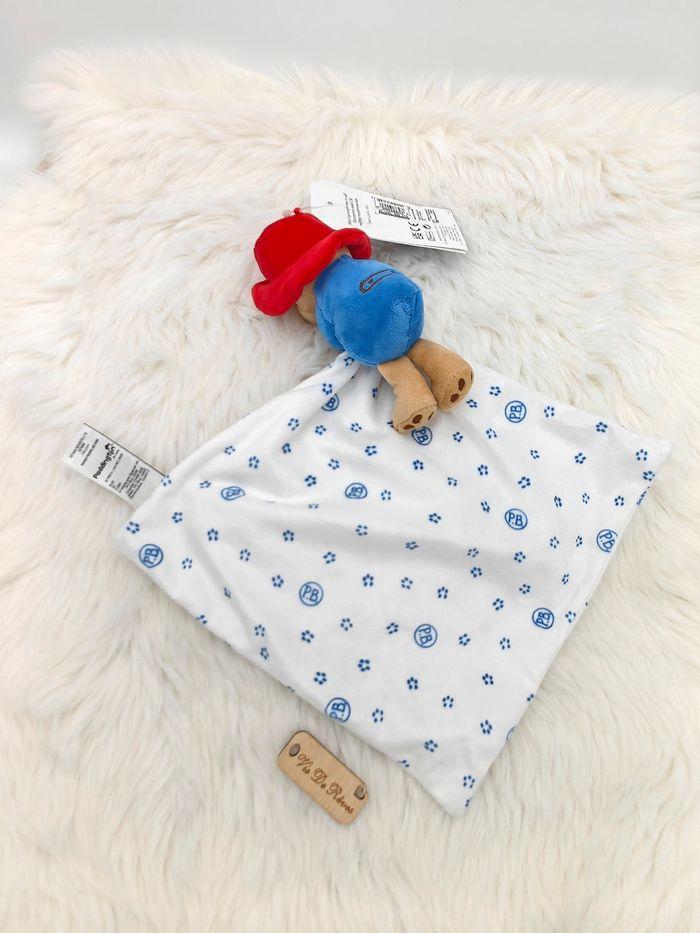 Doudou Mouchoir Ours Paddington bleu rouge M&S Marks & Spencer. - photo numéro 4