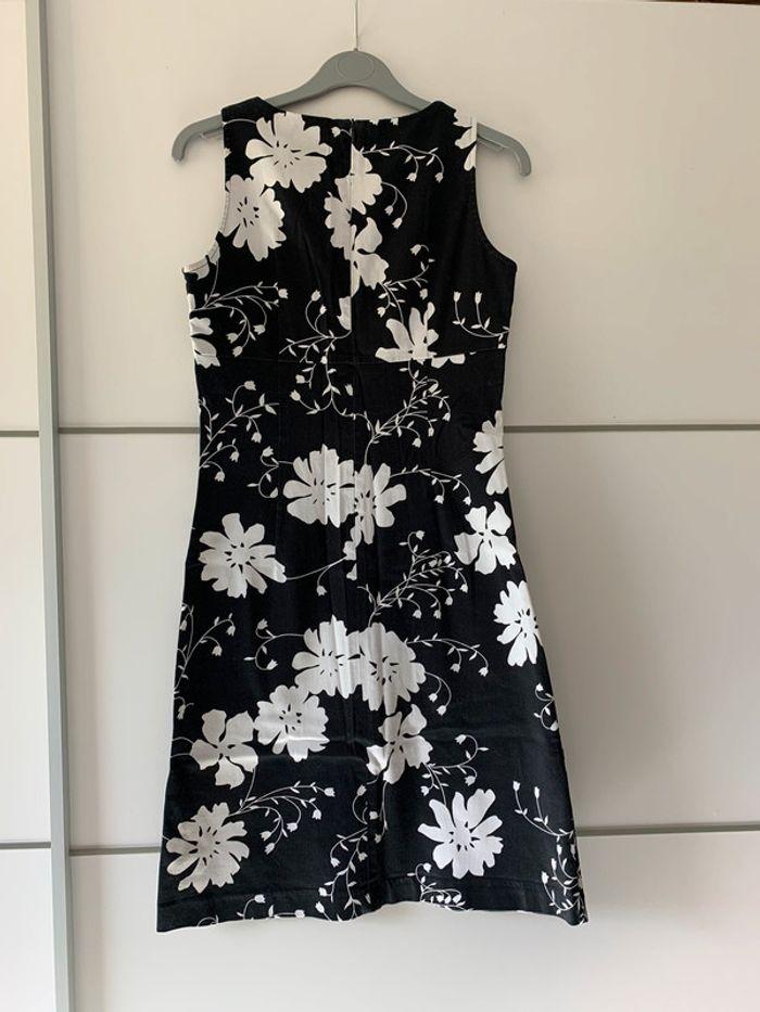 Robe à fleurs blanche et noire - photo numéro 2