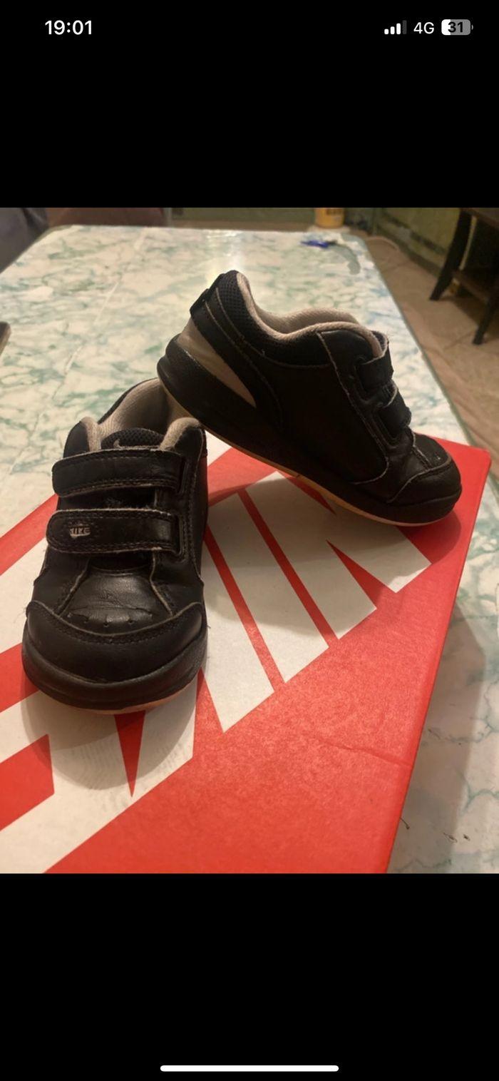 Basket Nike a scratch enfants noires 3,4 ans taille 23.5. Mixtes. - photo numéro 7