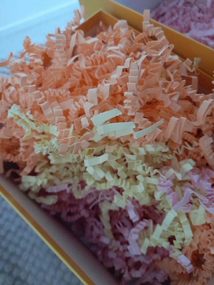 🎊Confettis en papier épais pour tapisser les boîtes cadeaux (orange, jaune, rose)