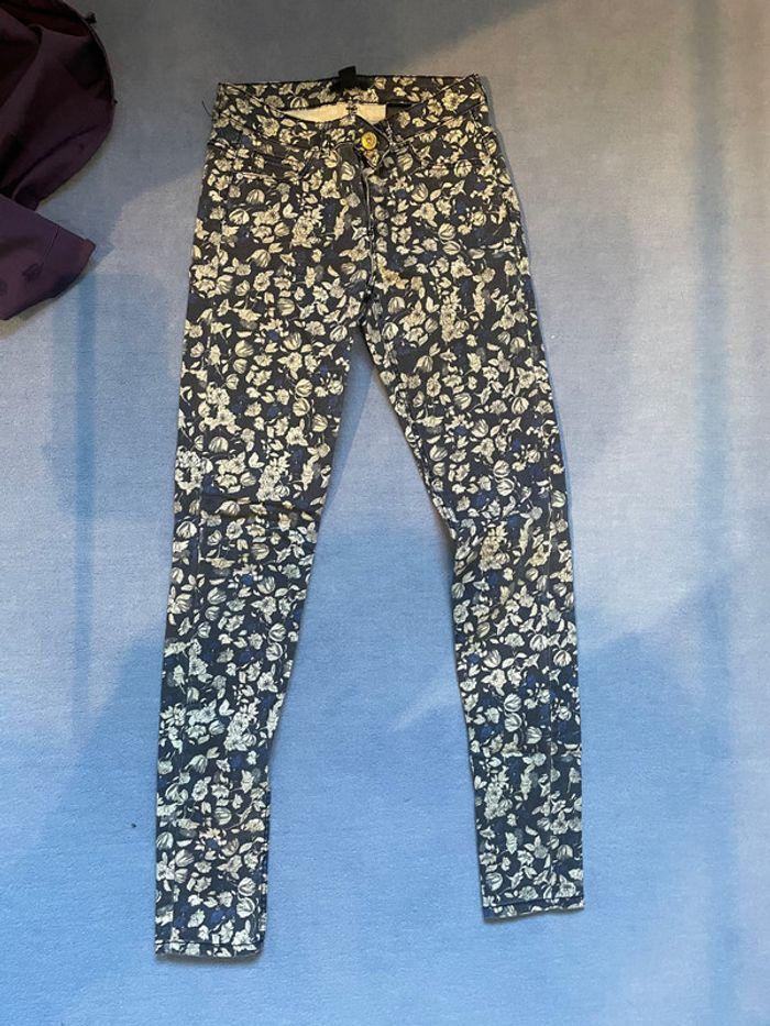 Pantalon à fleurs - photo numéro 1