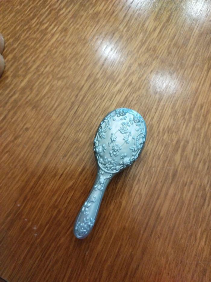 Brosse pour poupée couleur argent Disney Store - photo numéro 3