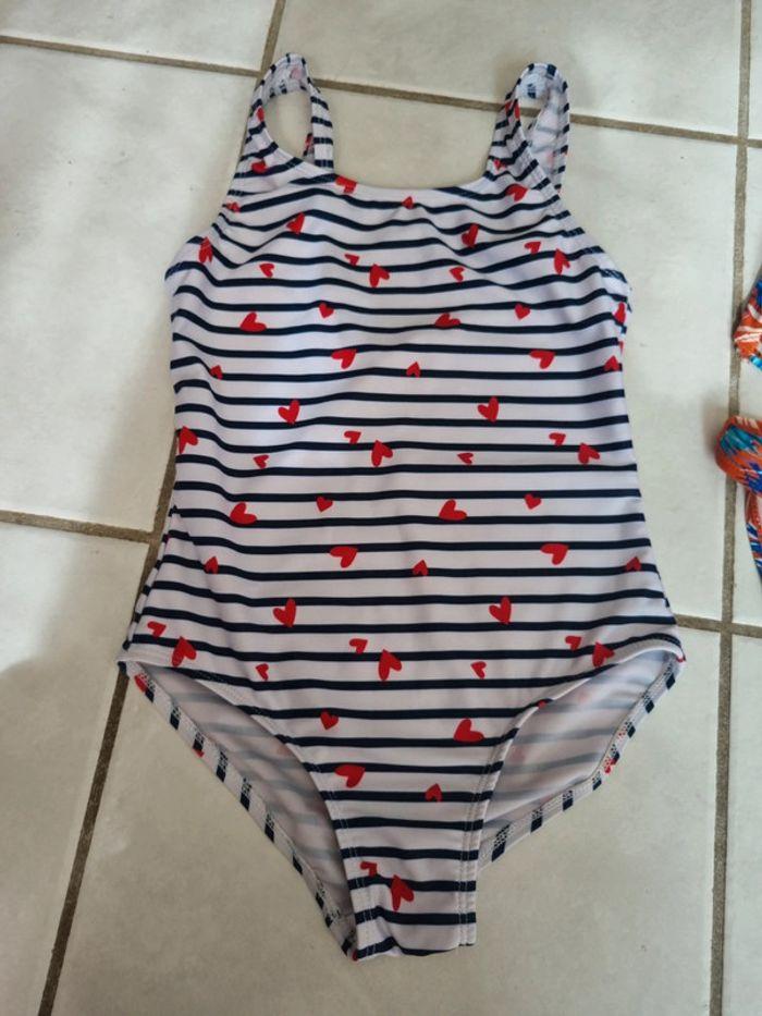 Maillot de bain 10 ans en excellente état - photo numéro 2