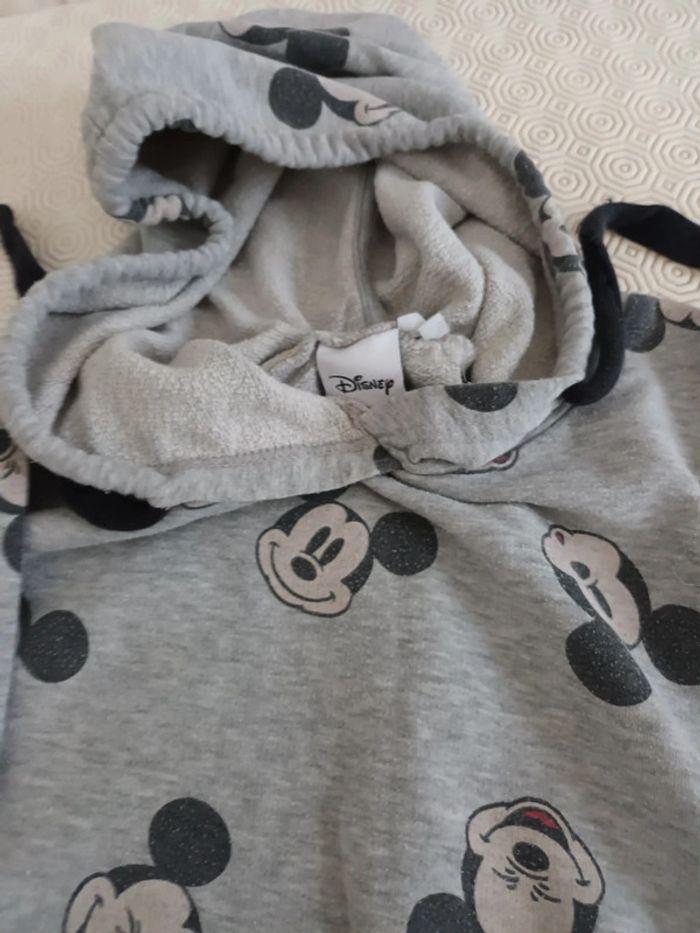 Sweat-shirt Disney gris à capuche taille M. Très bon état - photo numéro 4