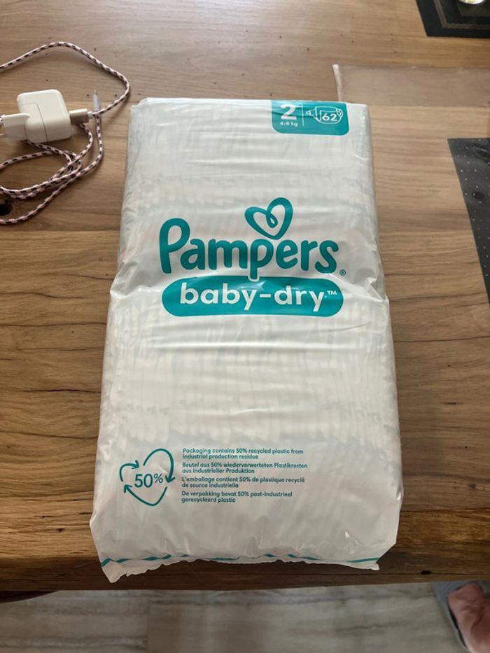 Couches Pampers baby dry T2