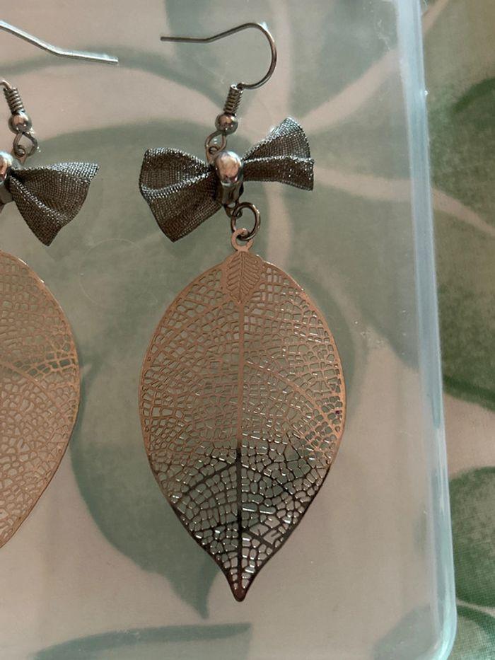 belles boucles d’oreilles pendantes feuilles et noeud de papillon, jamais porté, Yesstyle - photo numéro 3