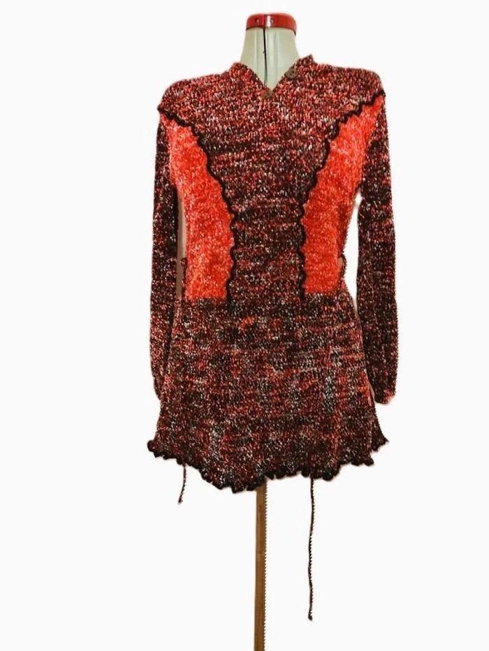 Robe à capuche, multicouleurs rouge noir brillantes Taille L - photo numéro 1