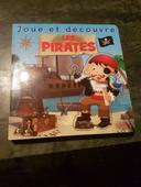 Livre "Joue et découvre les Pirates"