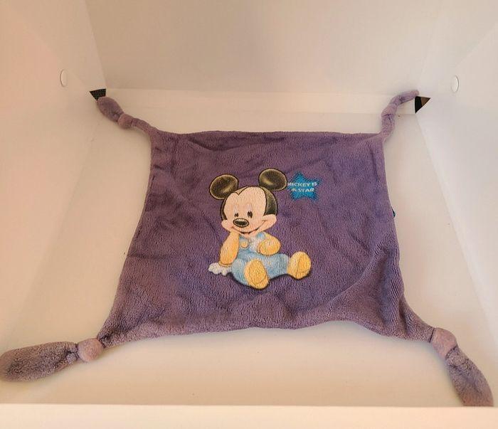 Doudou plat carré violet bébé baby mickey - photo numéro 1