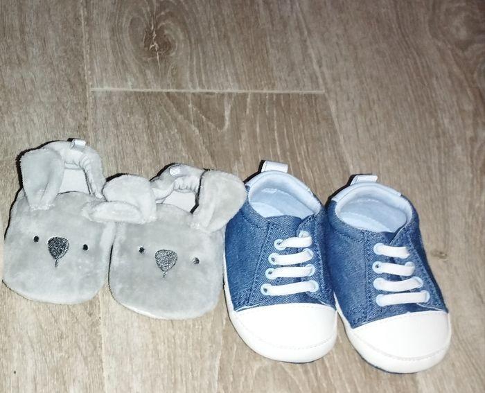 3 paires de chaussons et 1 paire de chaussures - photo numéro 1