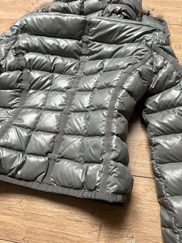 Doudoune à capuche Moncler en duvet gris taille XS cintrée chaude - photo numéro 17