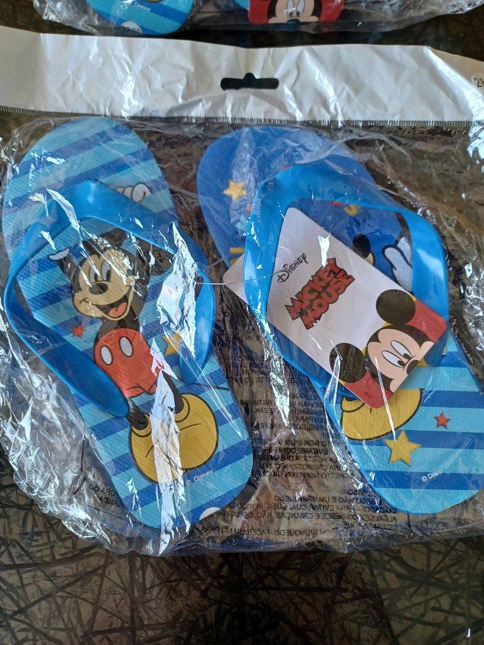 2 paires de tongs taille 28/30 motif Mickey - photo numéro 2