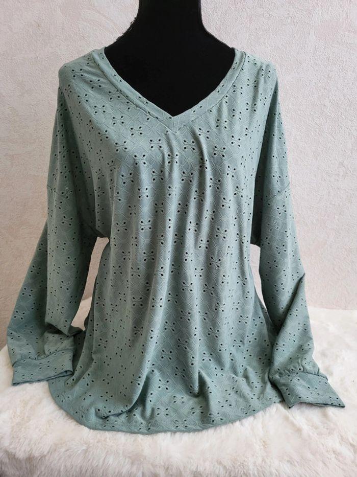 Blouse broderie vert taille 52 - photo numéro 2