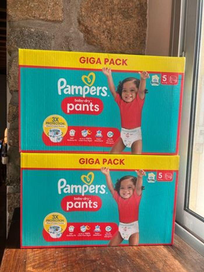 Lot 2 cartons Pampers Taille 5 : 224 culottes couches Pants - photo numéro 1