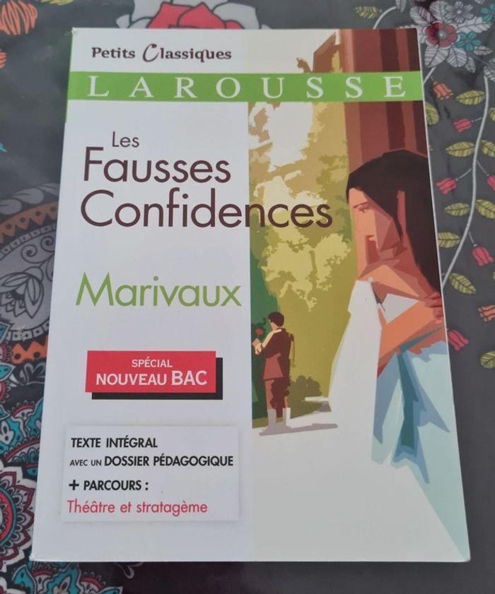 Livre Les Fausses Confidences - photo numéro 1