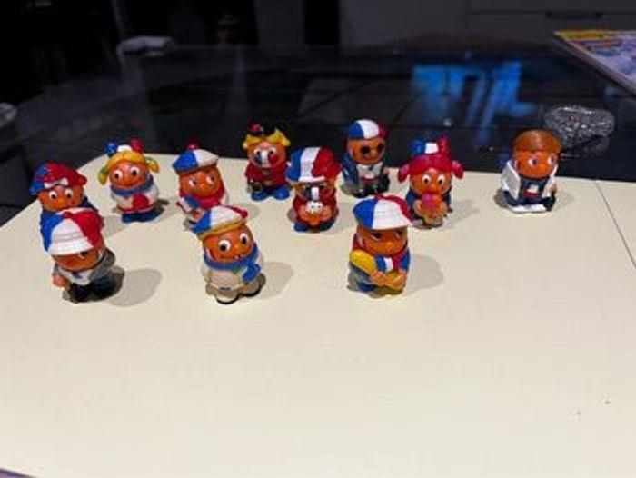 Jouet 11 figurines kinder surprise Fanna d’foot année 2002 - photo numéro 1