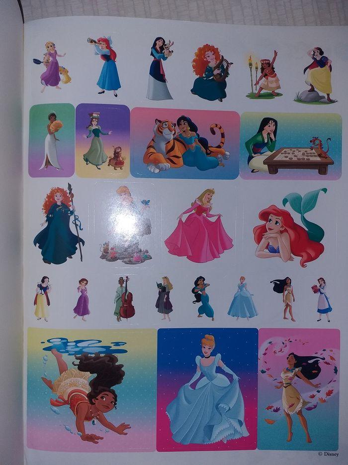 Album/ livre Megacolor coloriages Disney neuf - photo numéro 3