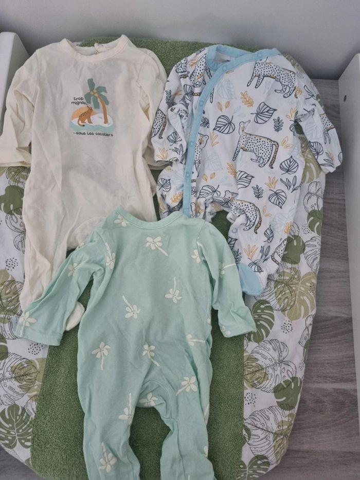 Lot pyjamas été 1 mois - photo numéro 1