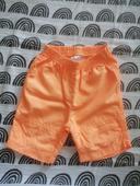 Short léger orange. 6 mois.