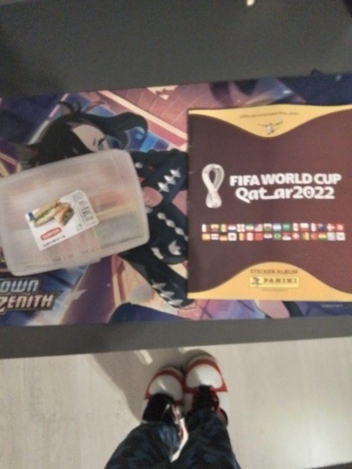 Fifa World cup 2022 plus boite remplis de cartes - photo numéro 2