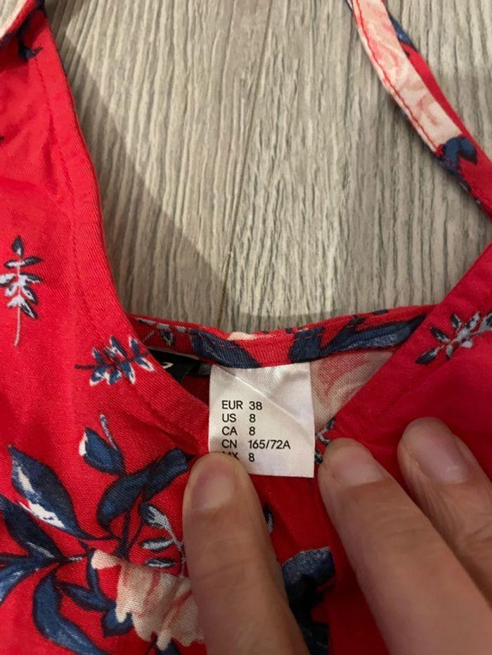 Combinaison short Combishort à bretelles rouge à fleurs H&M taille 38 - photo numéro 3