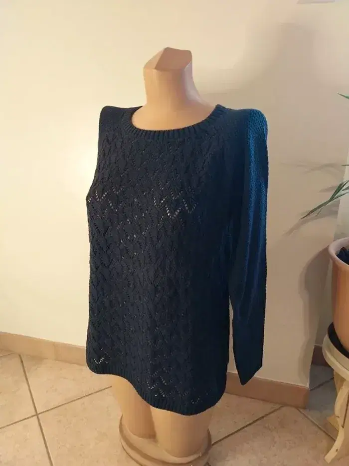 Pull femme stradivarius taille M en tres bon etat - photo numéro 3