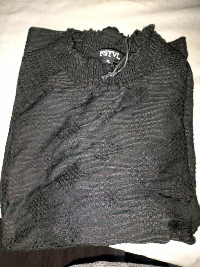 Pull gaufrée manches longues noir Taille 50 52 neuf - photo numéro 11