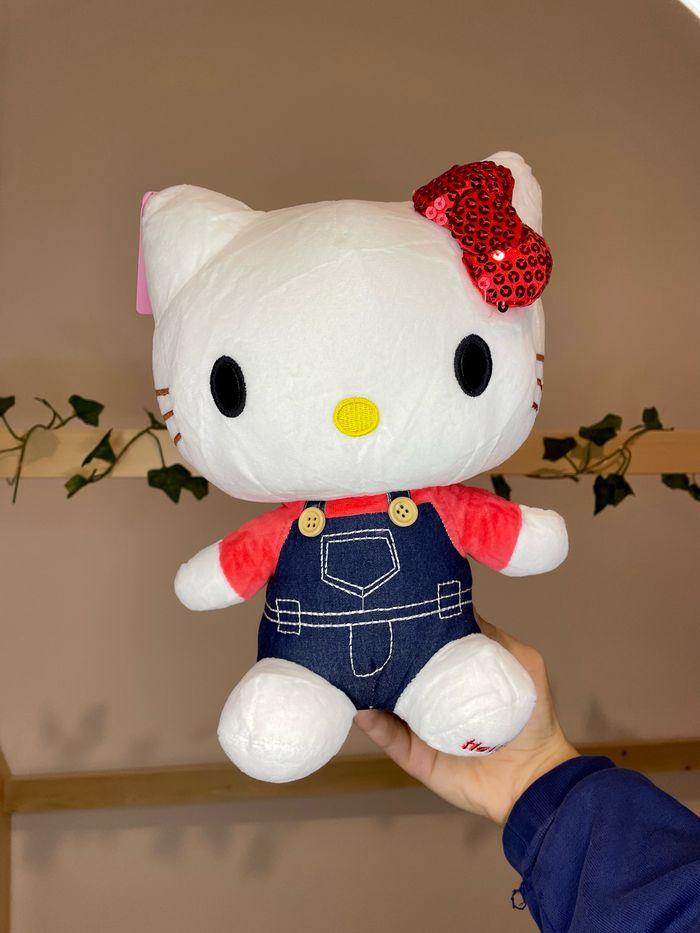 Peluche Hello Kitty en salopette, lacet pailleté - photo numéro 9