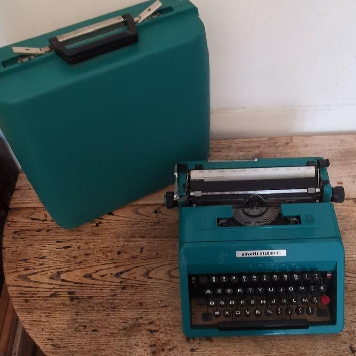 Machine à écrire vintage Olivetti Studio 45 - photo numéro 1