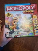 Monopoly junior très bon état juste les coins un peu blanchi de la boîte