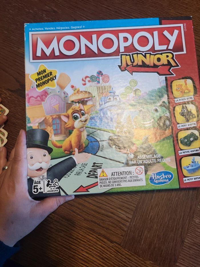 Monopoly junior très bon état juste les coins un peu blanchi de la boîte - photo numéro 1