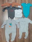 Lot de 2 pyjamas et 5 bodys taille 1 an