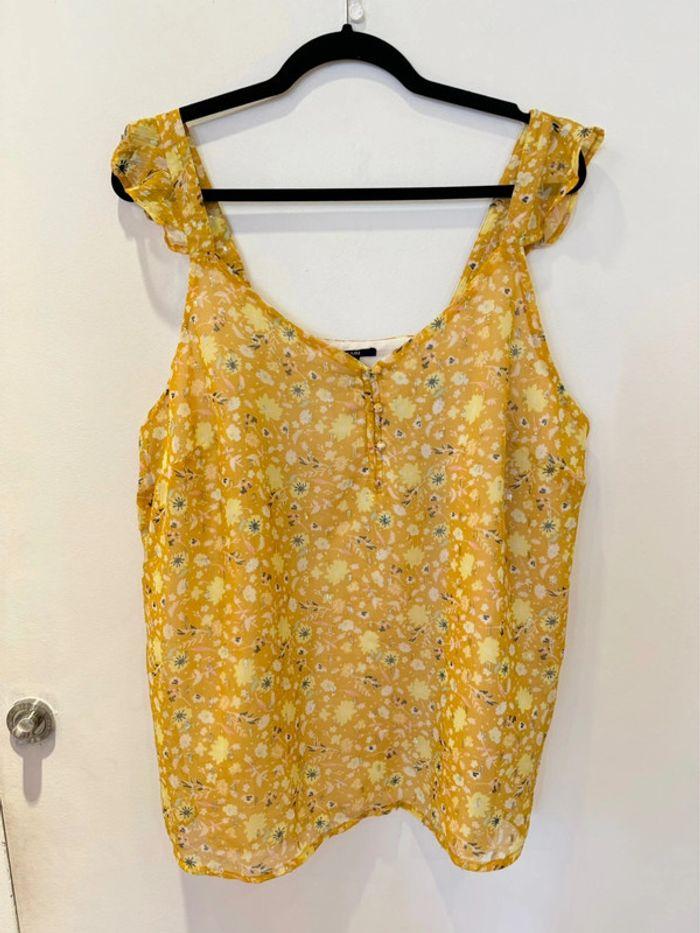 Top Kiabi jaune lurex fleuri Taille XL (46/48) - photo numéro 1